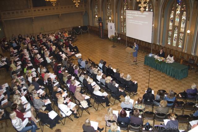 Konference lielajā zālē